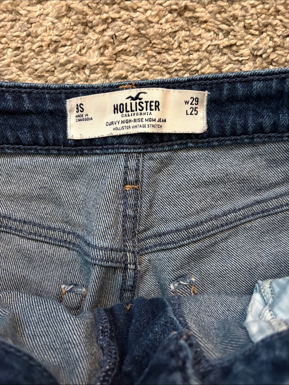 Hollister Curvy High Rise Mom Jeans - Picture 2 of 3